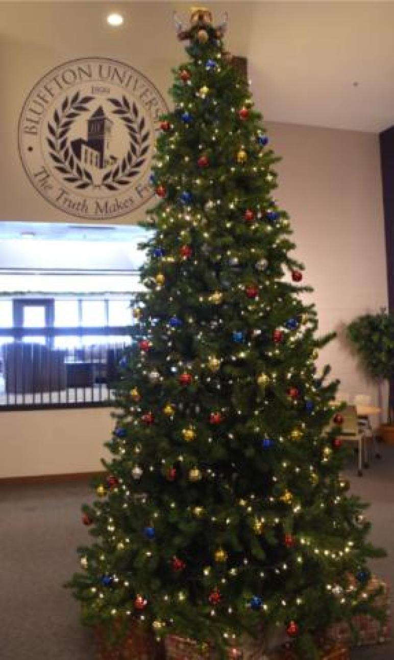 Bluffton University Christmas tree with a beaver