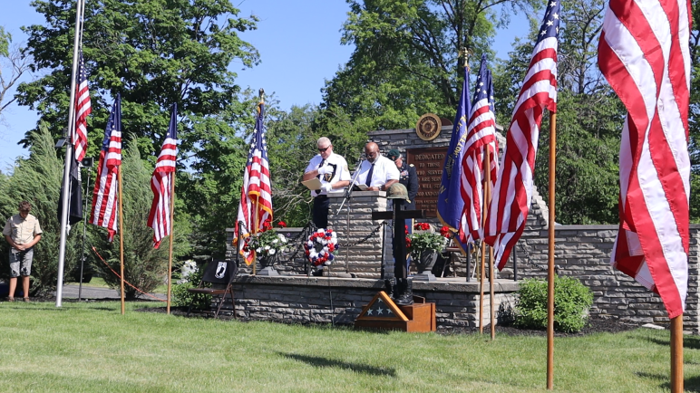 L-R) American Legion Commander Jerry Cupples and Chaplain Gary Diparnine
