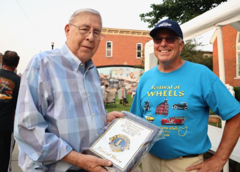 Val John Harris accepts Best of Show from Dan Groman for his 1957 Ford Thunderbird