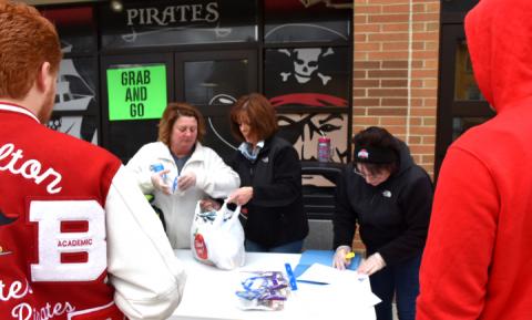 Jackie Busch, Roseanne Garmatter and Missy Ritter of the school cafeteria staff, hand out lunches