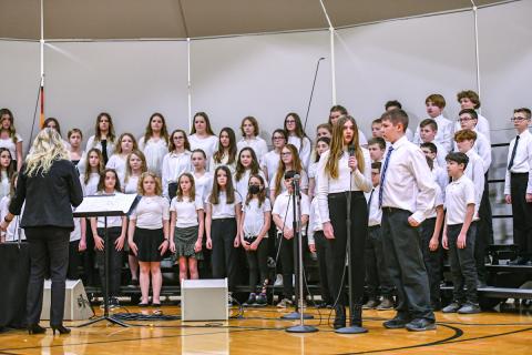 6th grade choir soloists Lilly Swartzmiller and Noah Strahm / PHOTO by Jamie Nygaard