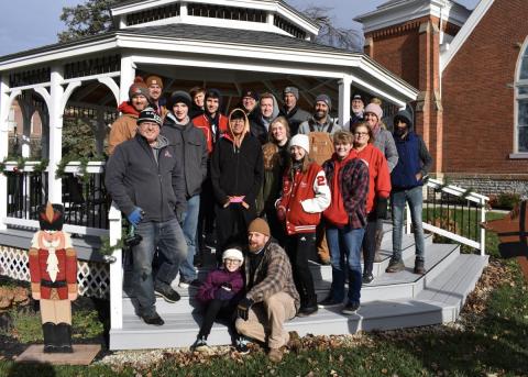 Volunteers set up 2021 Ream folk art display