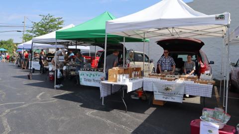 Vendors at the Bluffton (Ohio) Farmers Market